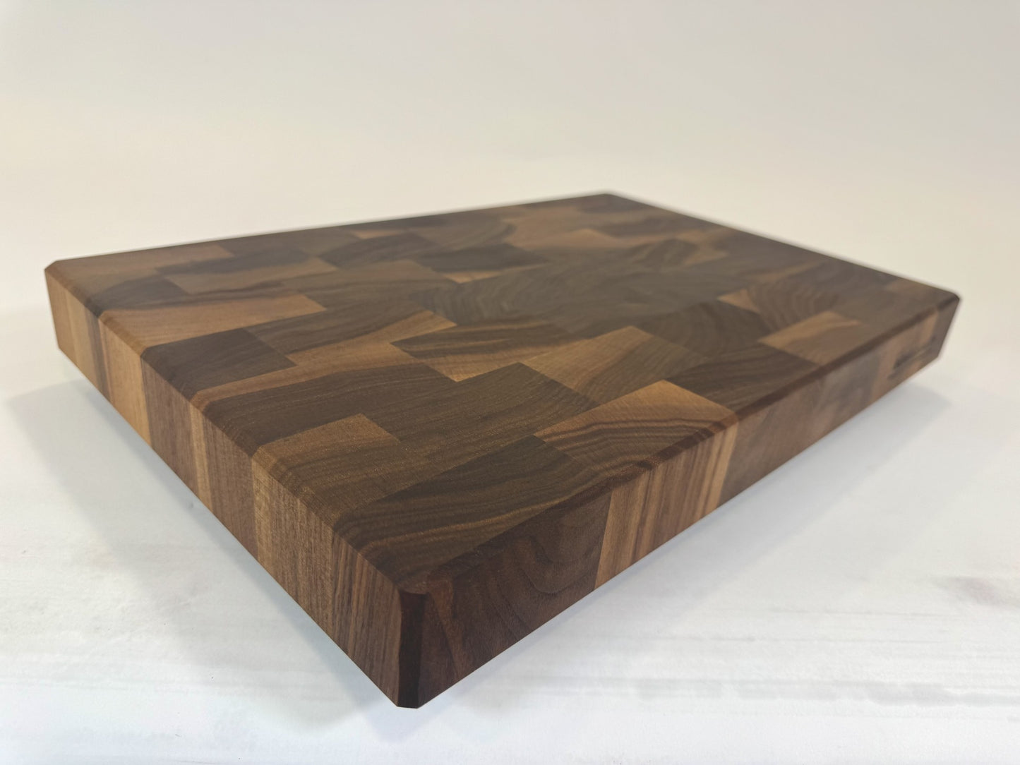 455 Walnut 18" x 12" x 2"