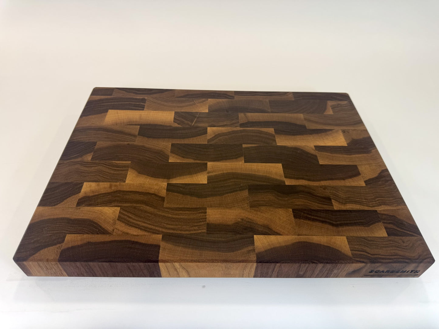 461 Walnut 22" x 16" x 2"