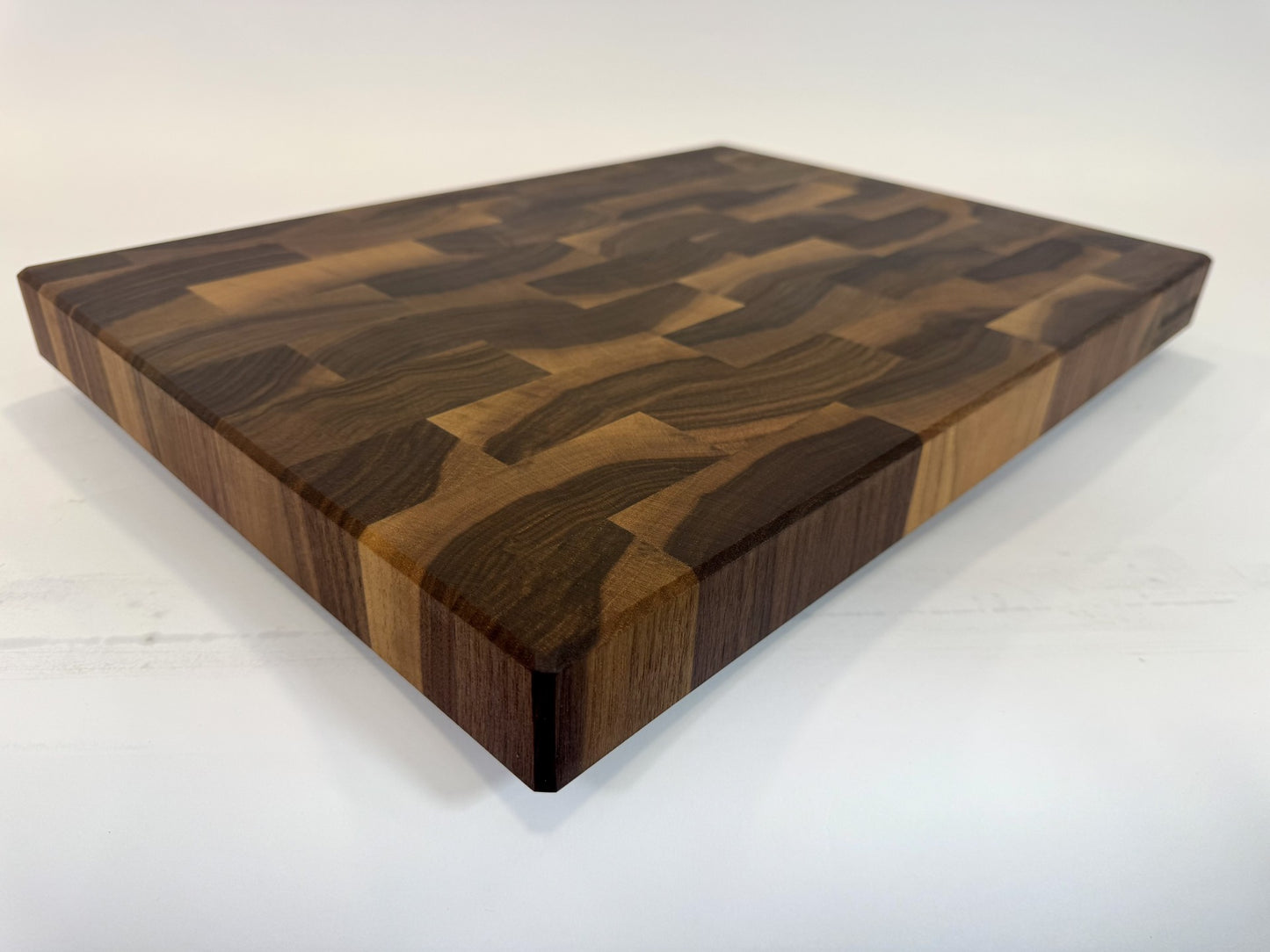461 Walnut 22" x 16" x 2"