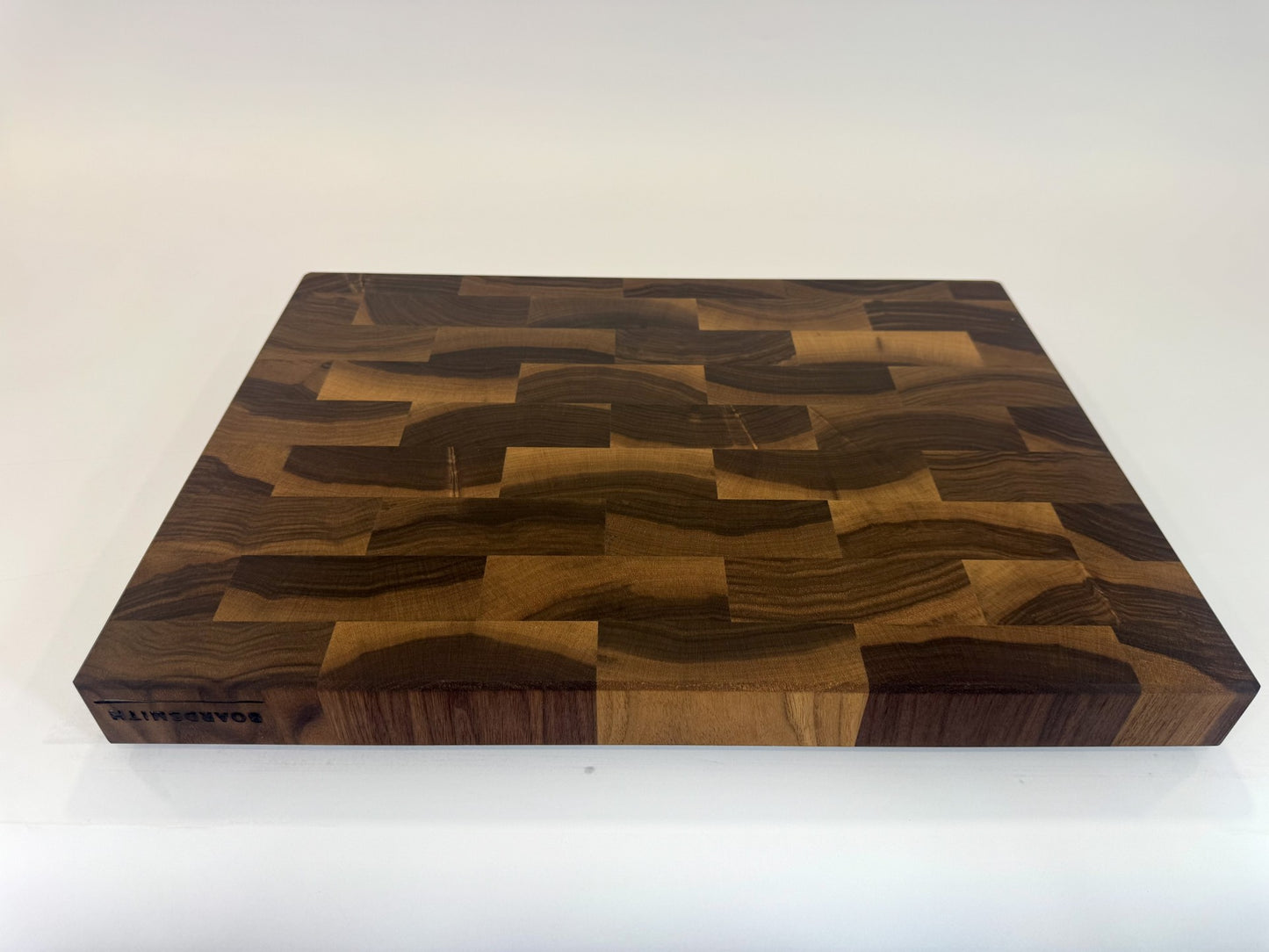 461 Walnut 22" x 16" x 2"