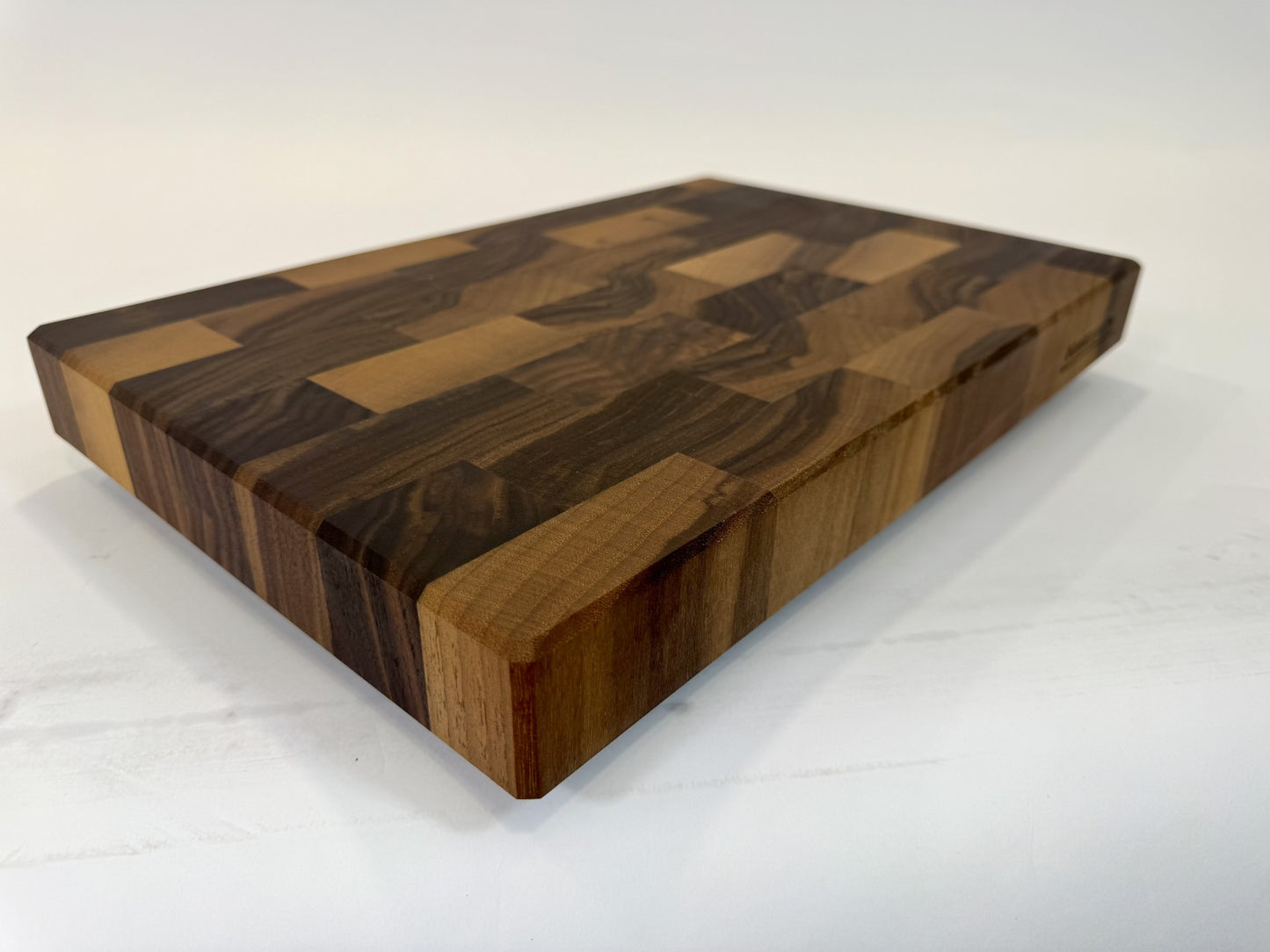 472 Walnut 18" x 12" x 2"