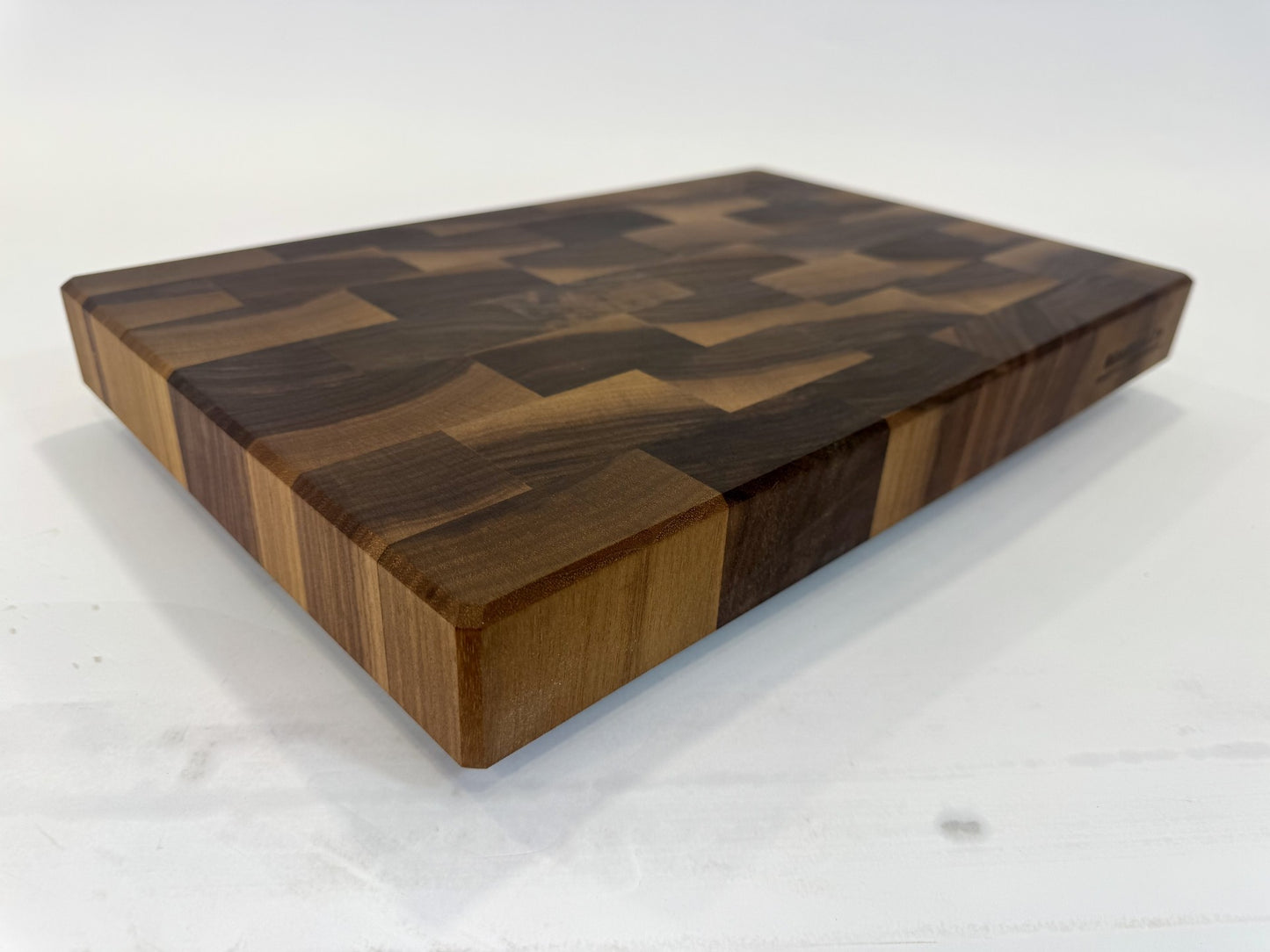 499 Walnut 18" x 12" x 2"