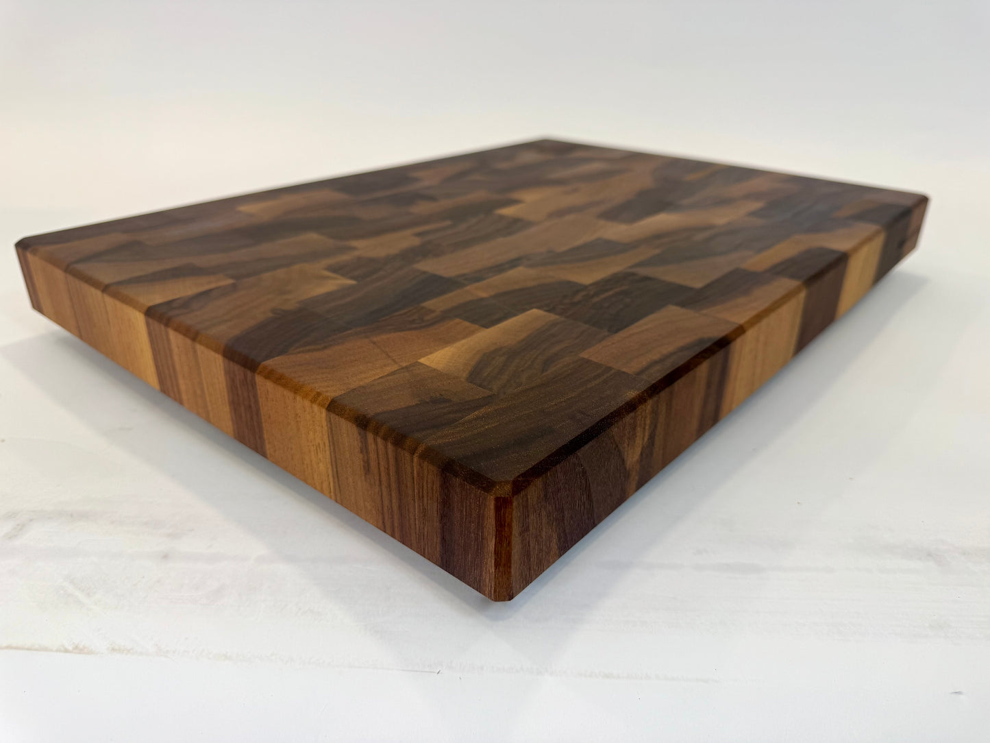 501 Walnut 22" x 16" x 2"
