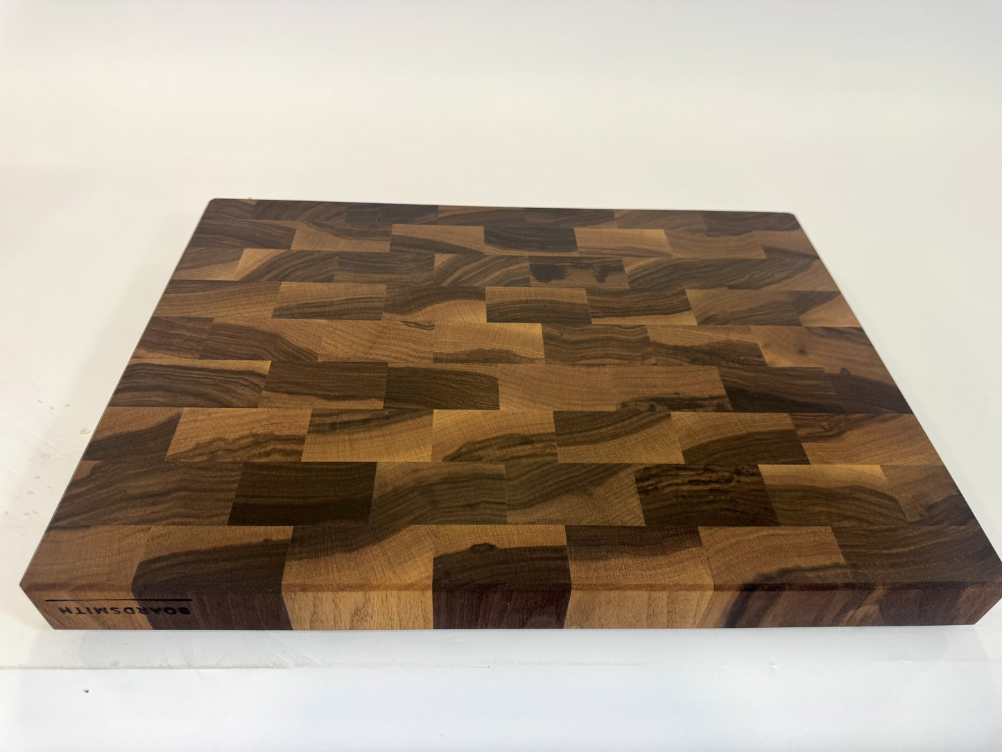 501 Walnut 22" x 16" x 2"