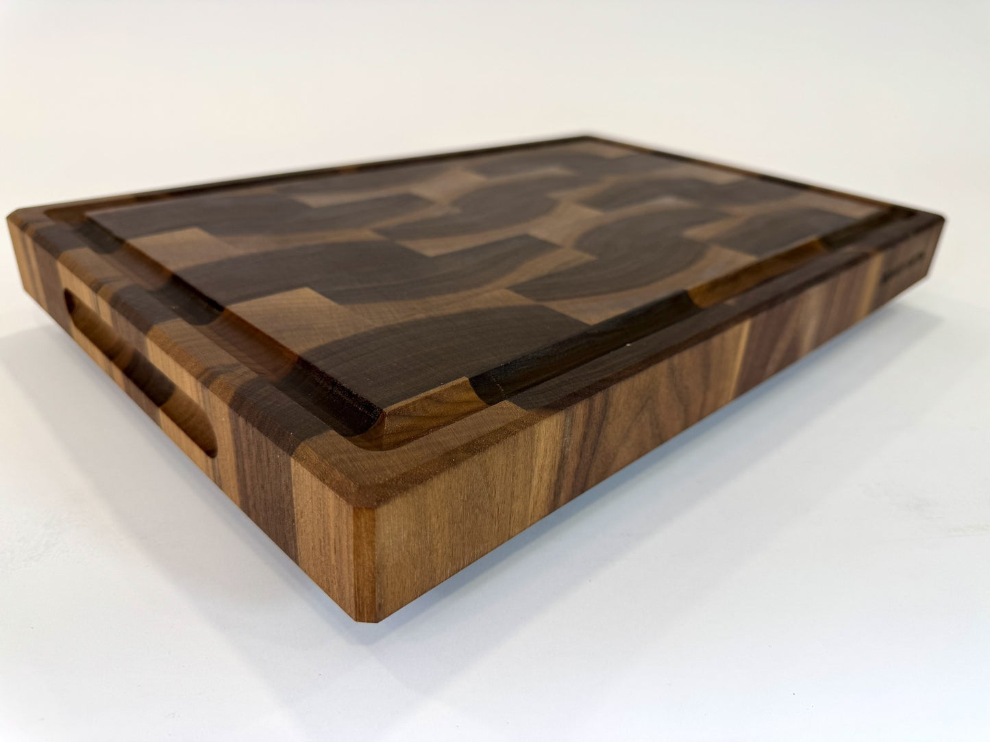 631 Walnut 18 x 12 x 1 3/4 "One-Off" with Finger Grooves and Juice Groove