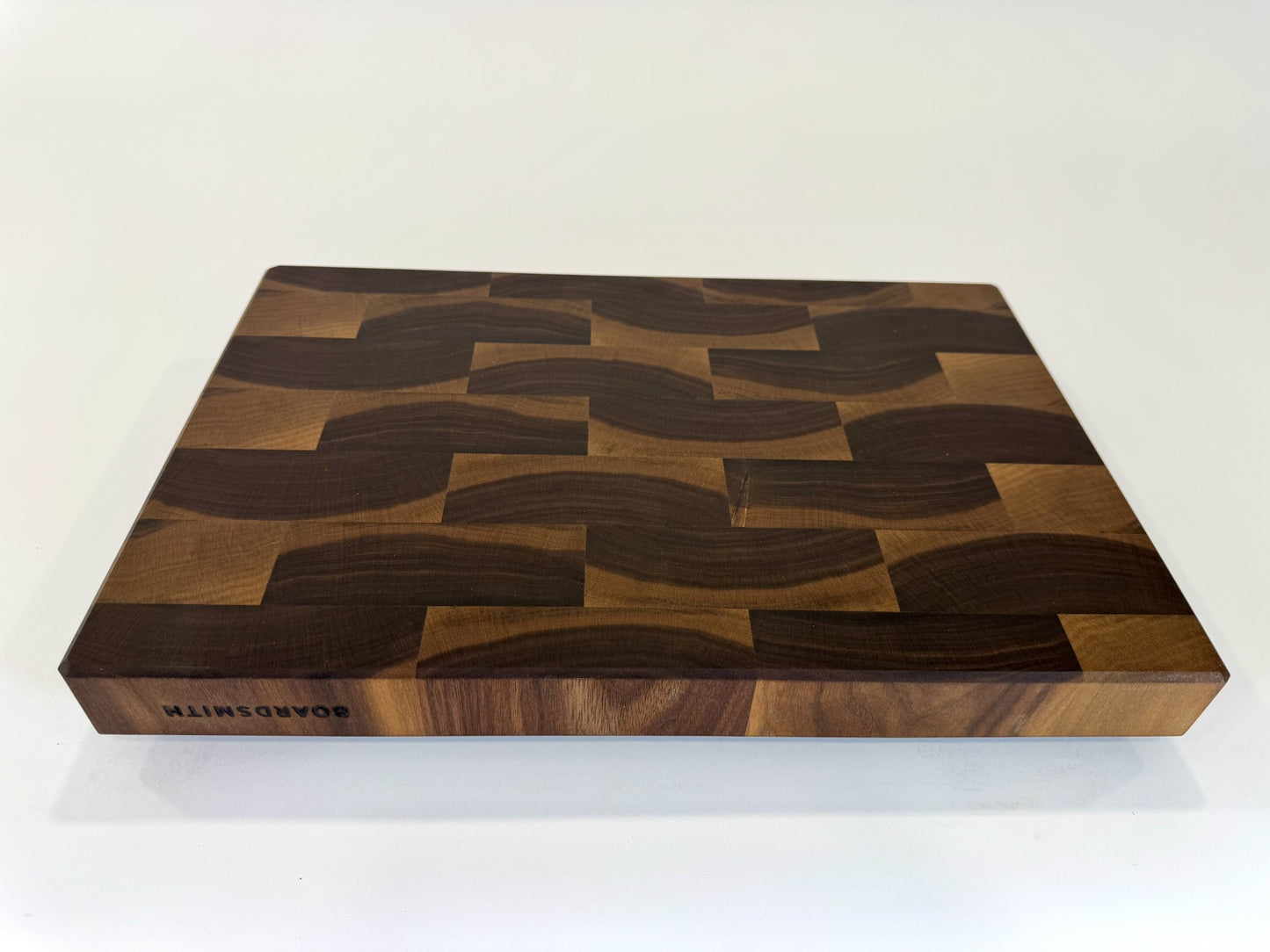 631 Walnut 18 x 12 x 1 3/4 "One-Off" with Finger Grooves and Juice Groove