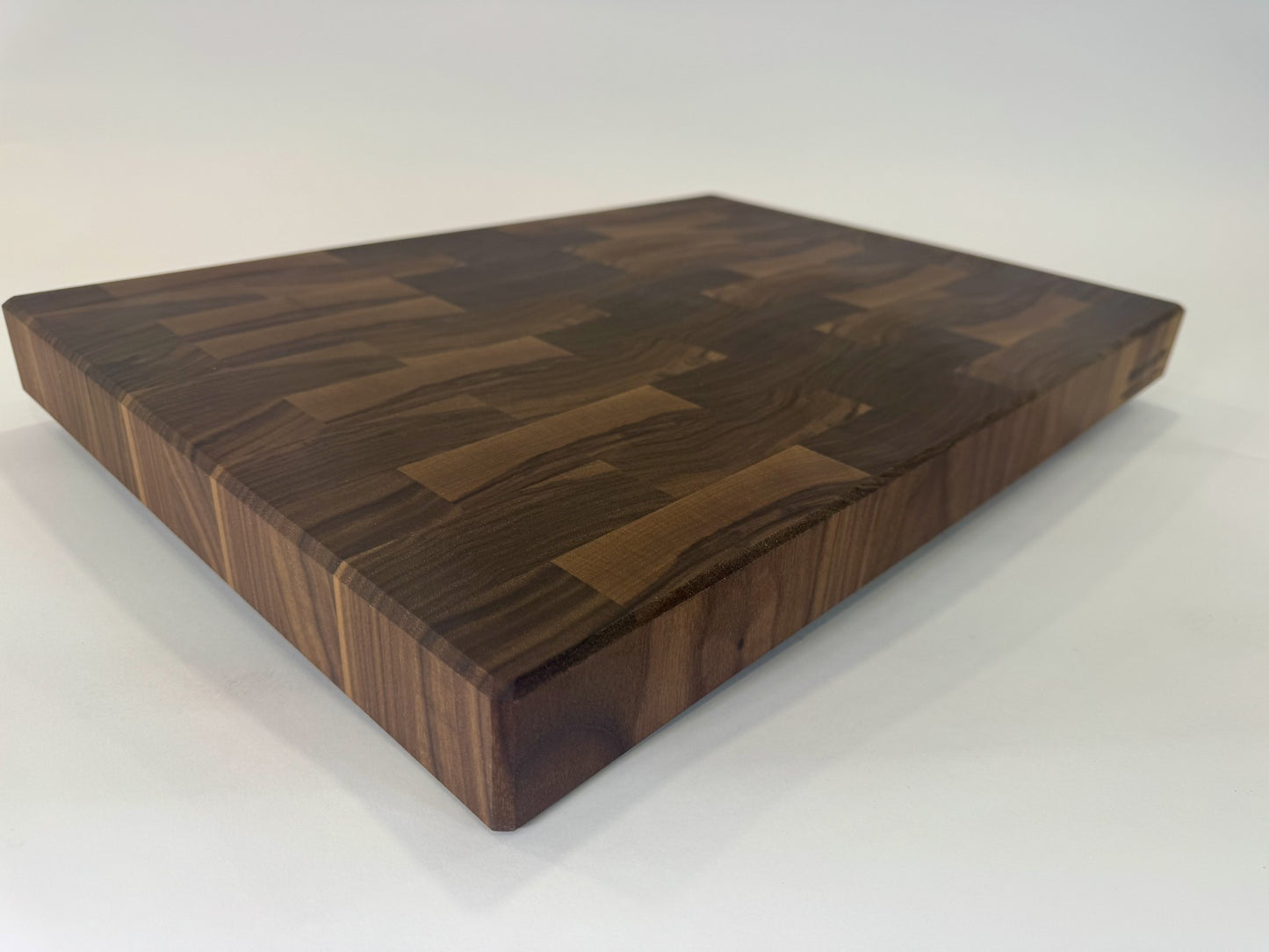 703 Walnut 22" x 15.5" x 2"