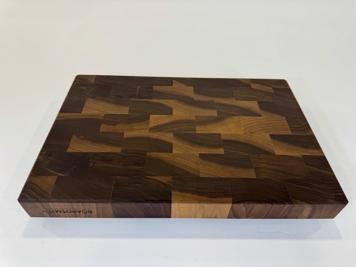 752 Walnut 18 x 12 x 2