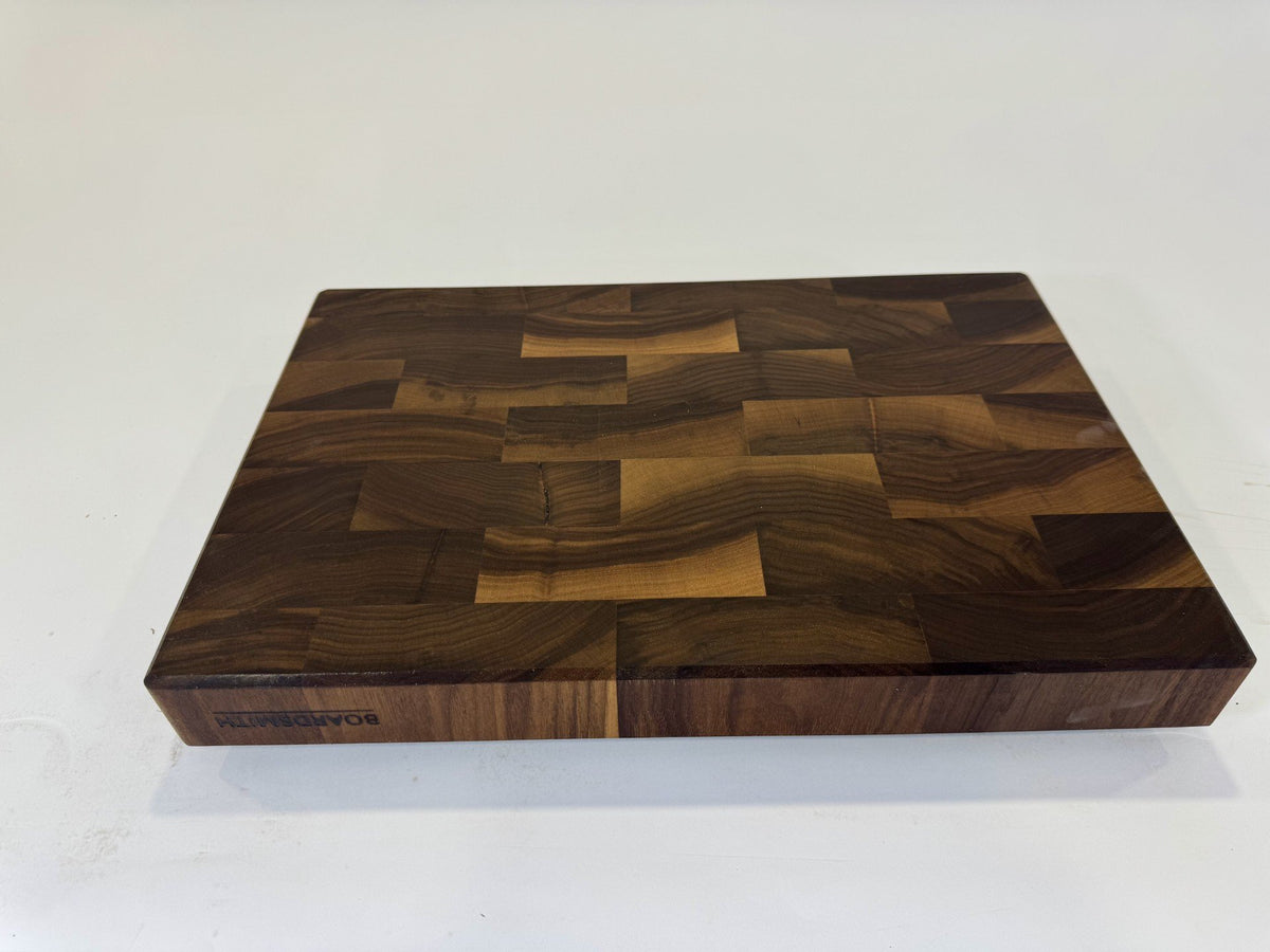 762 Walnut 18 x 12 x 2