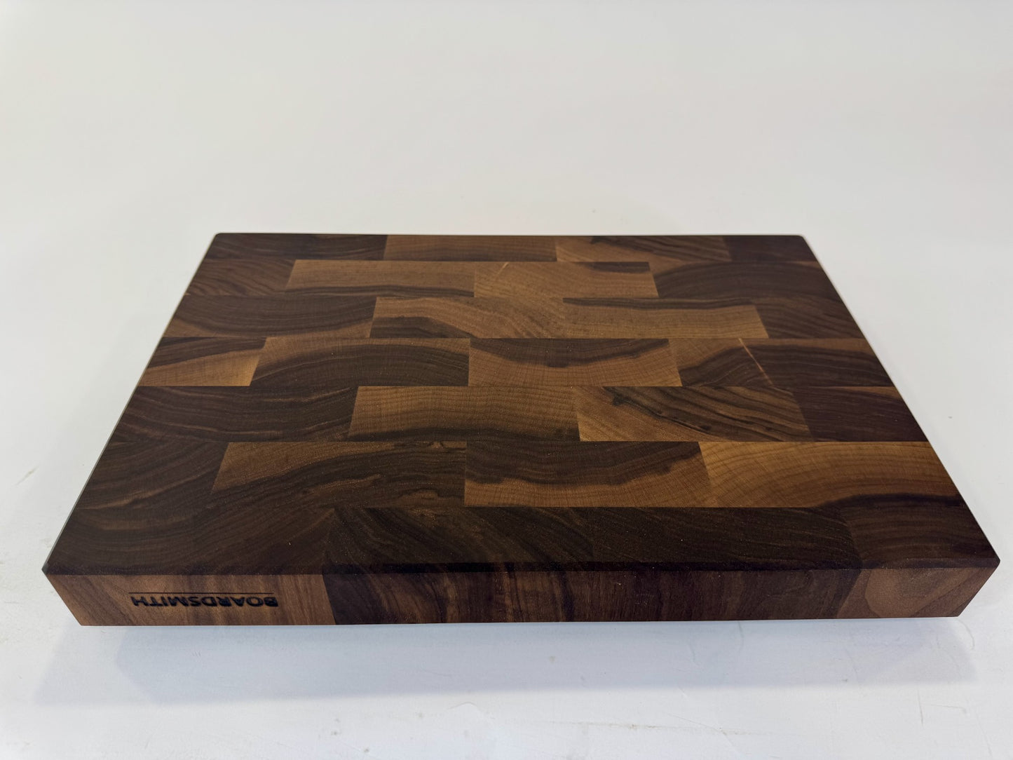812 Walnut 18" x 12" x 2"