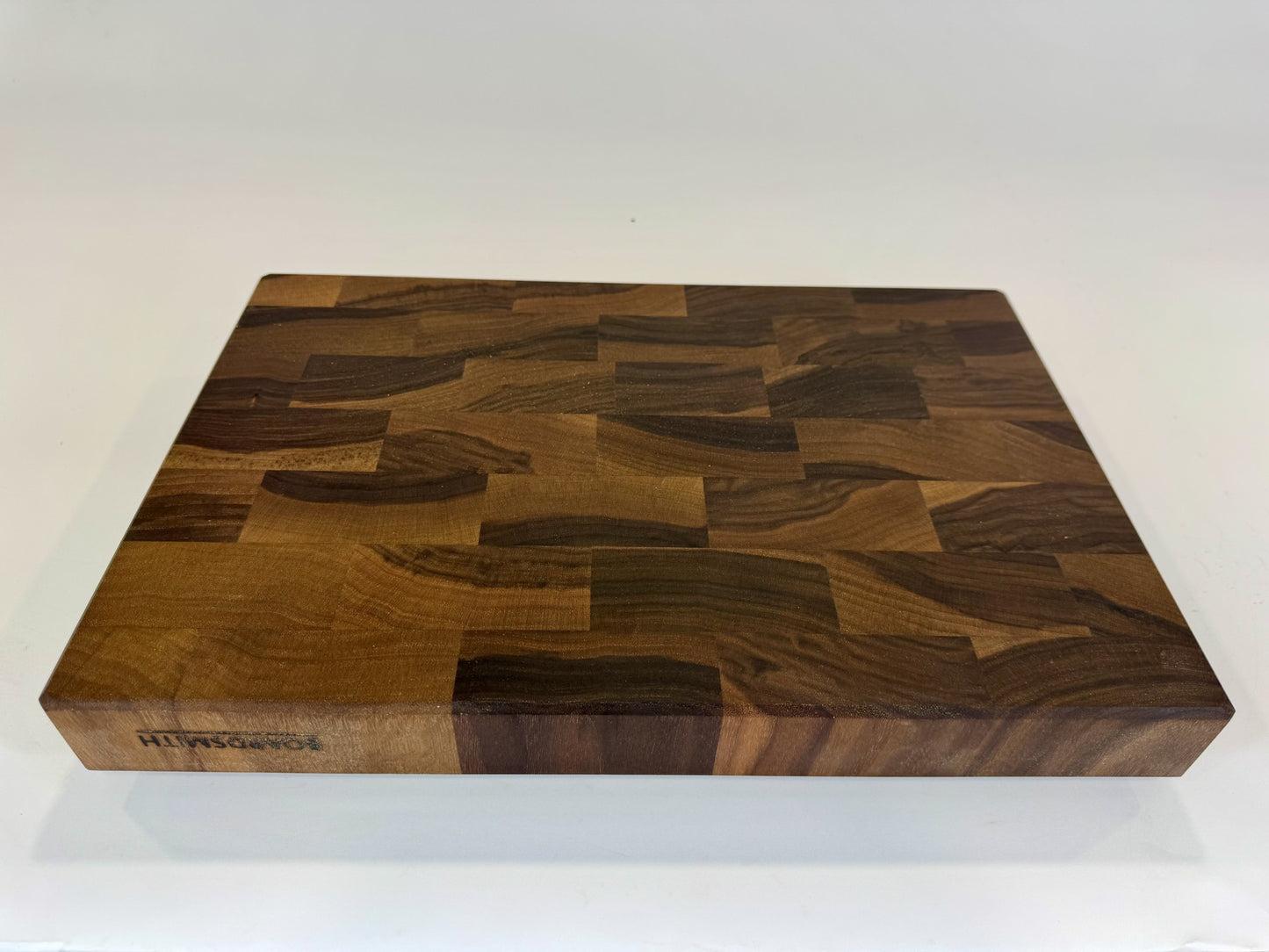 862 Walnut 18" x 12" x 2"