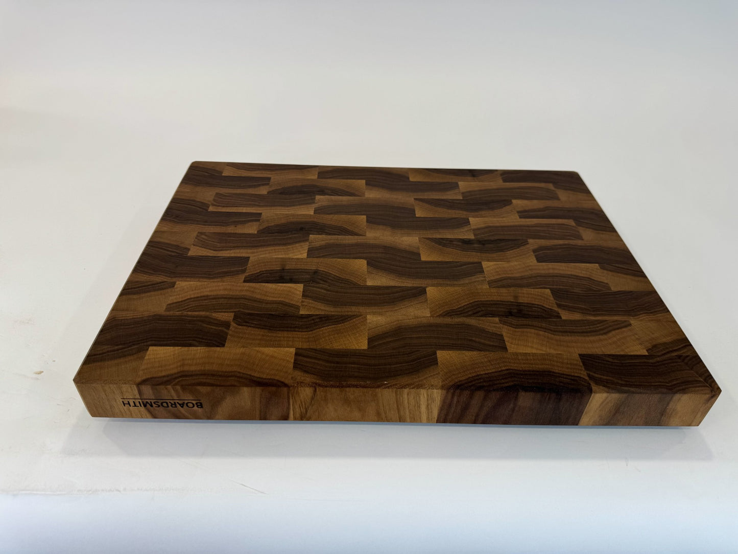1021 Walnut 22" x 16" x 2"