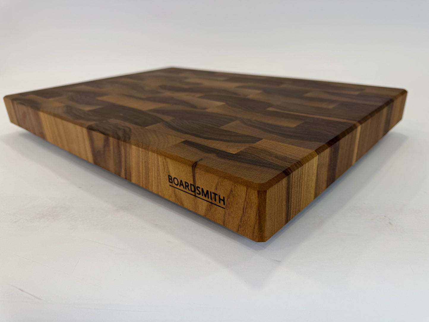 1023 Walnut 22" x 16" x 2"