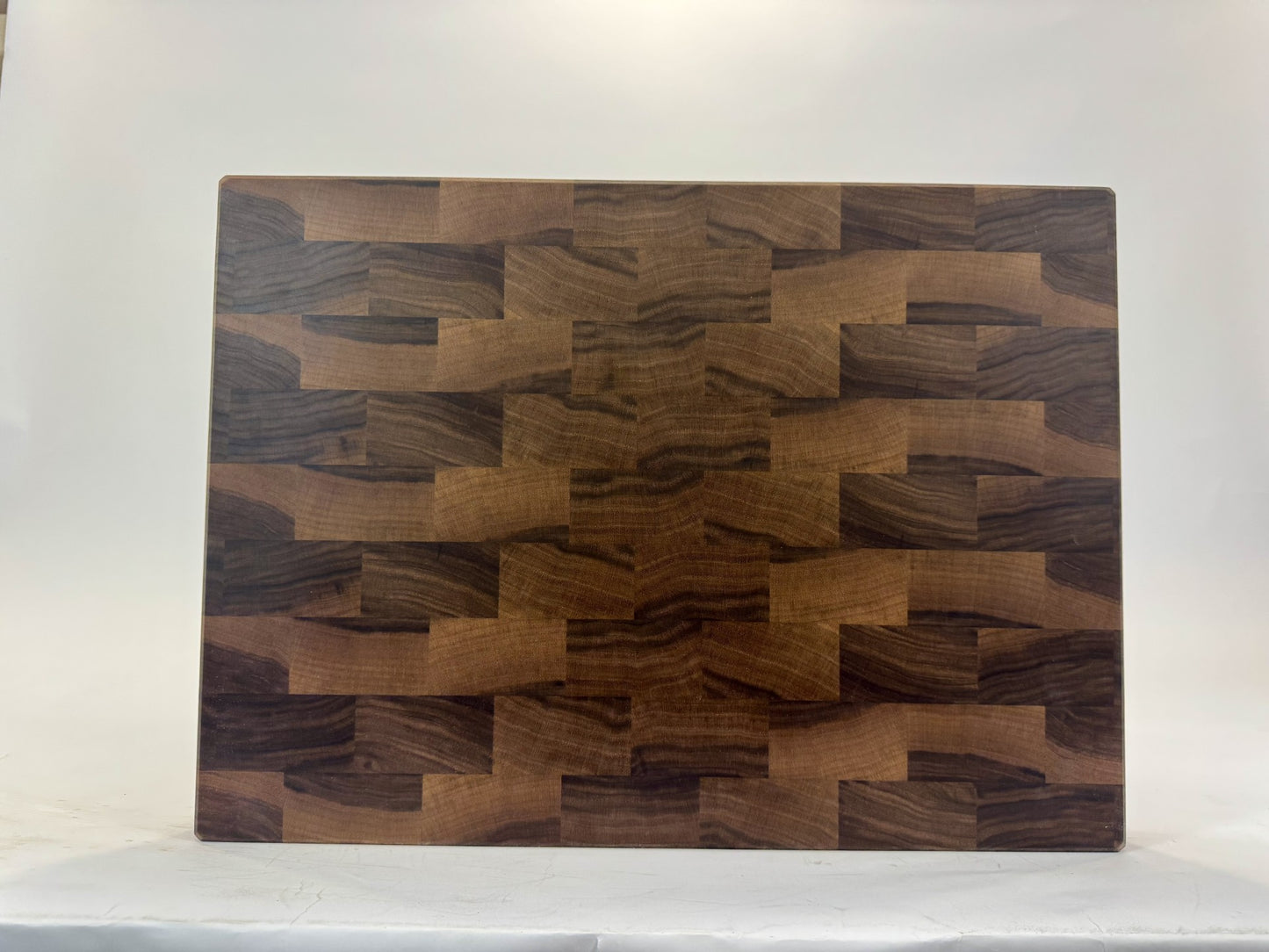 136 Walnut 22 x 16 x 2