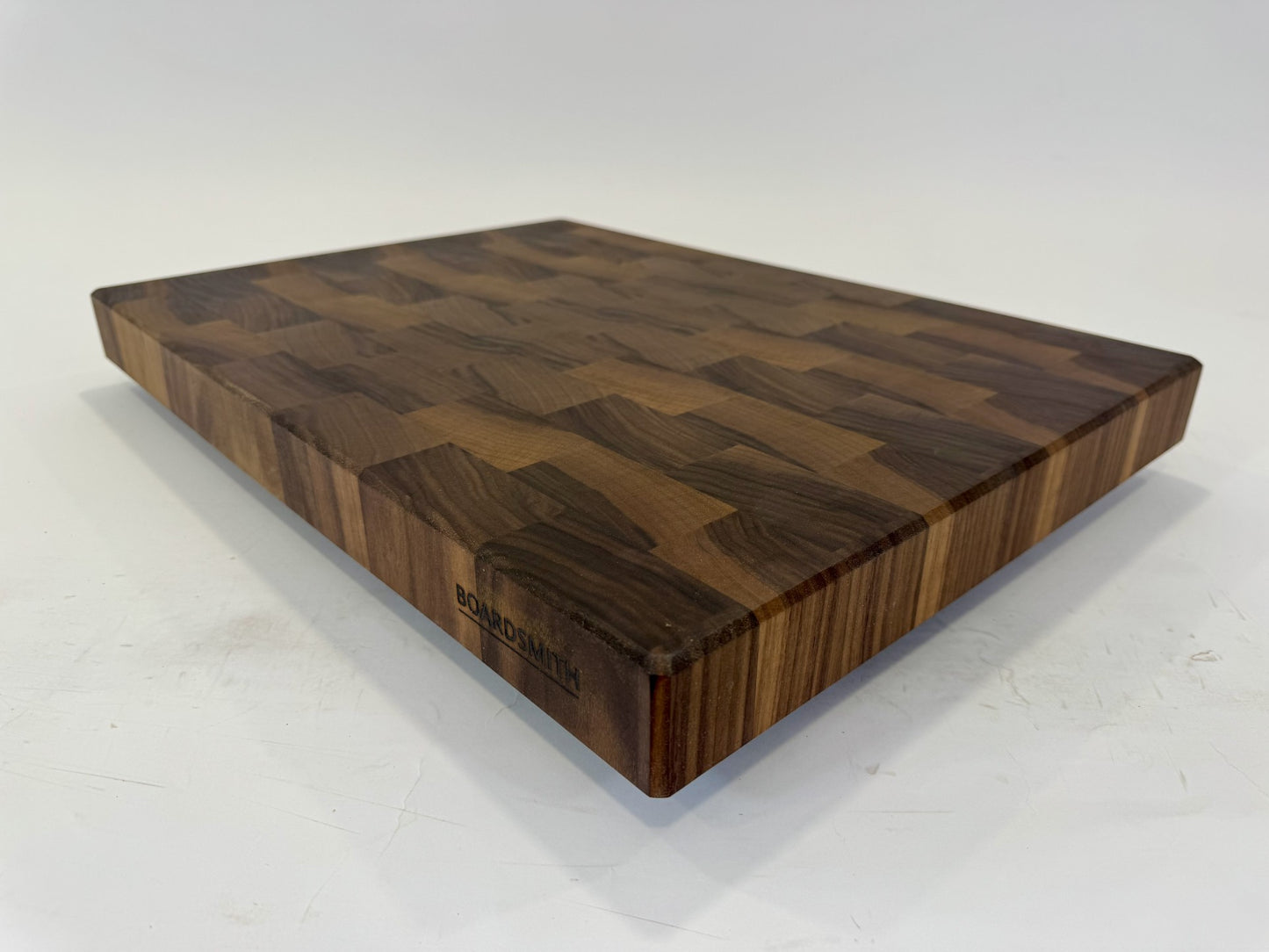 136 Walnut 22 x 16 x 2