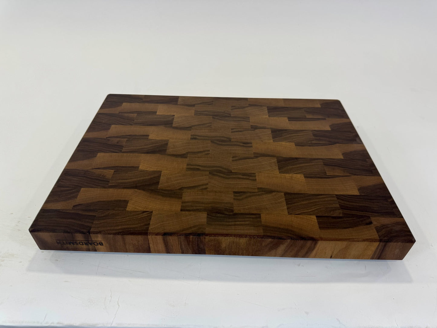 136 Walnut 22 x 16 x 2
