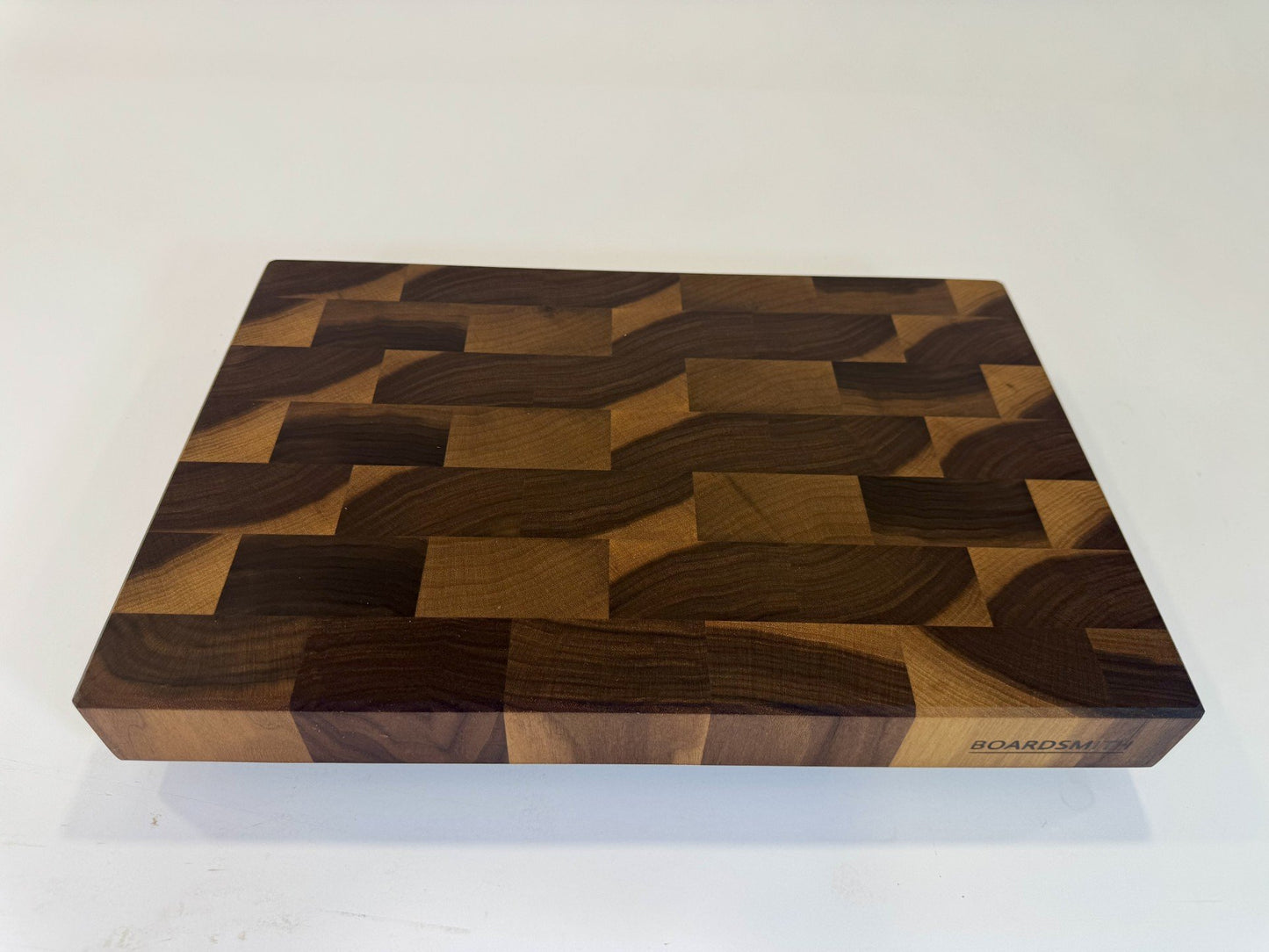 577 Walnut 18 x 12 x 2