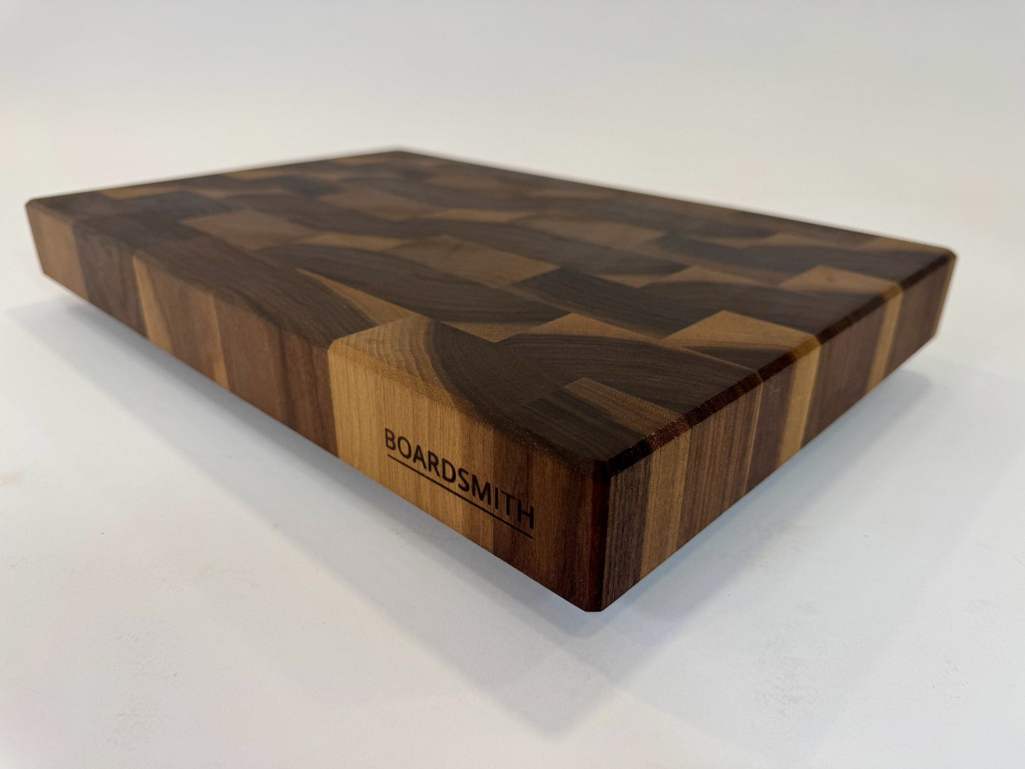 577 Walnut 18 x 12 x 2
