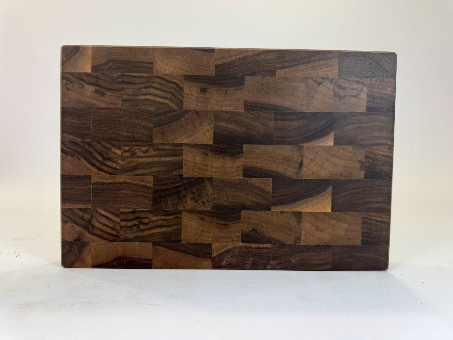 608 Walnut 18 x 12 x 2