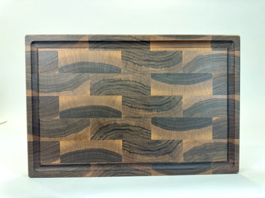 635 Walnut 18 x 12 x 1 3/4 "One-Off" with Finger Grooves and Juice Groove