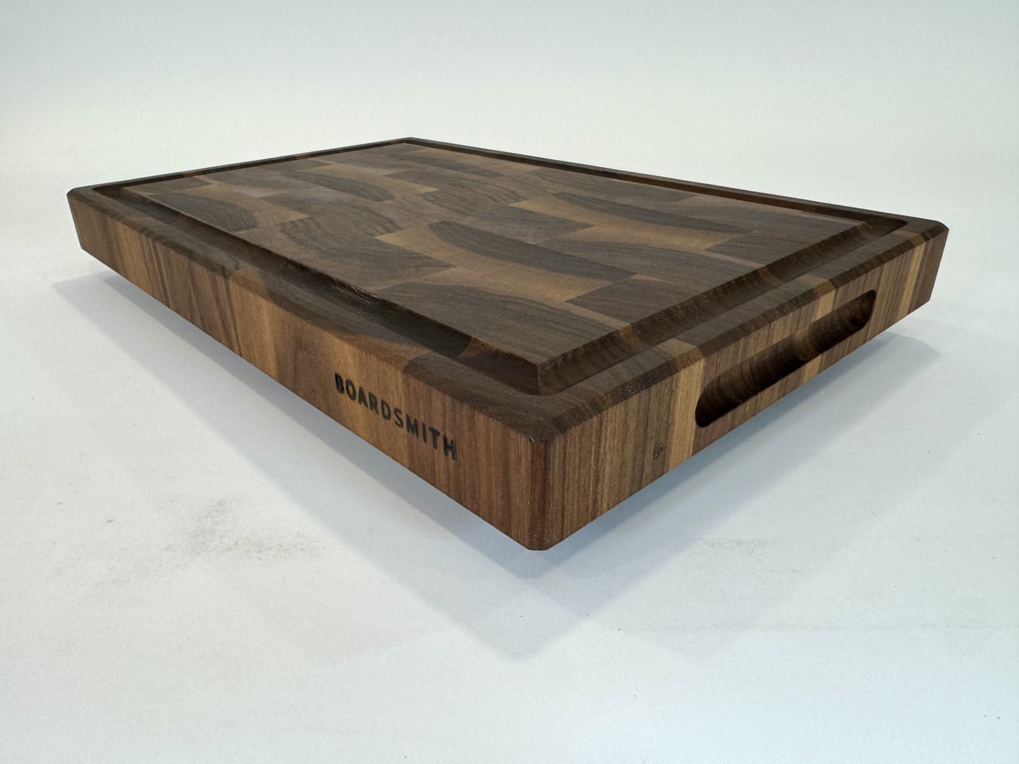 635 Walnut 18 x 12 x 1 3/4 "One-Off" with Finger Grooves and Juice Groove