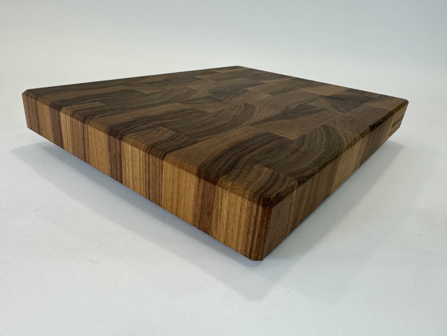 711 Walnut 16" x 12" x 1.75"