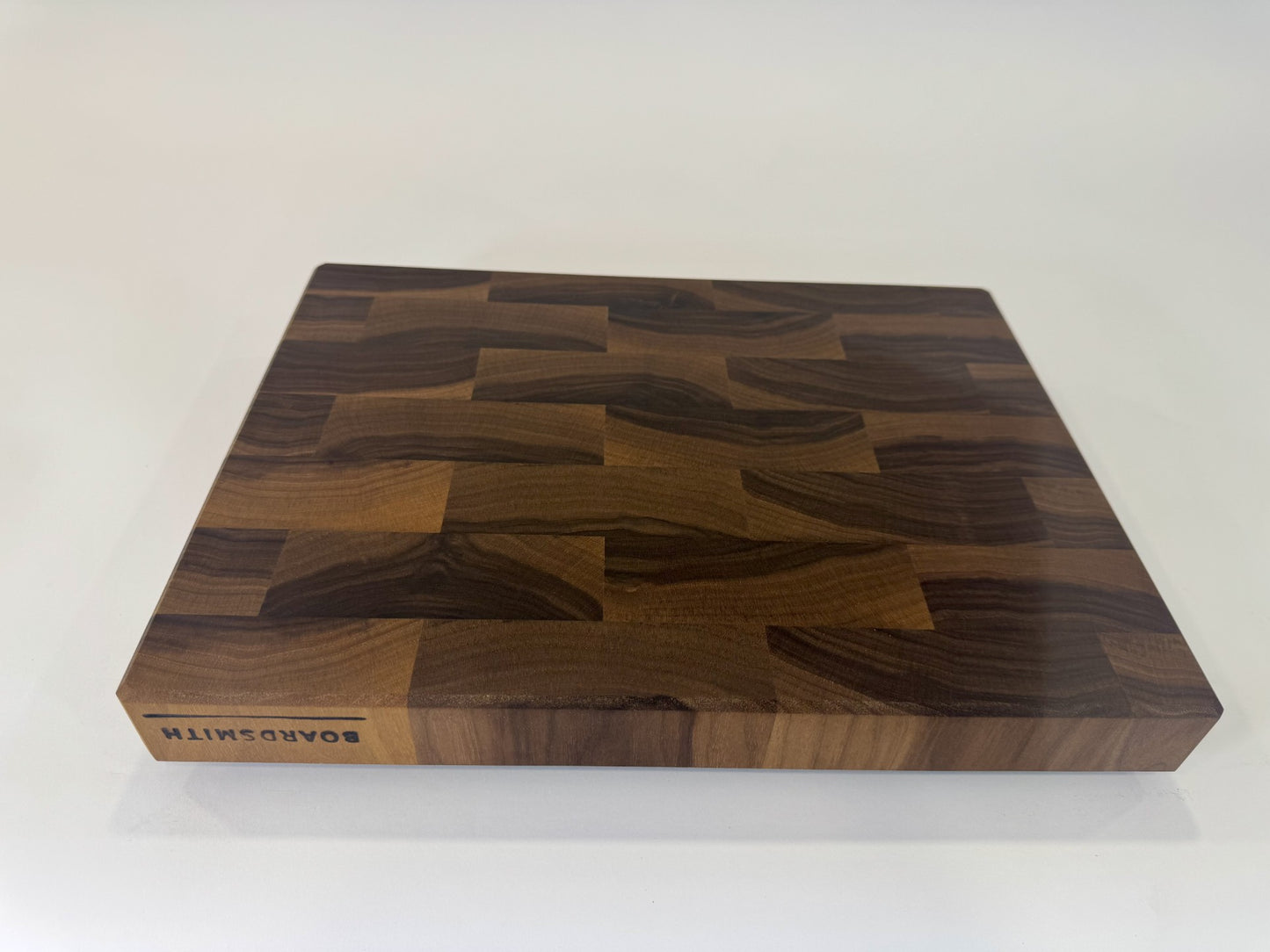 711 Walnut 16" x 12" x 1.75"