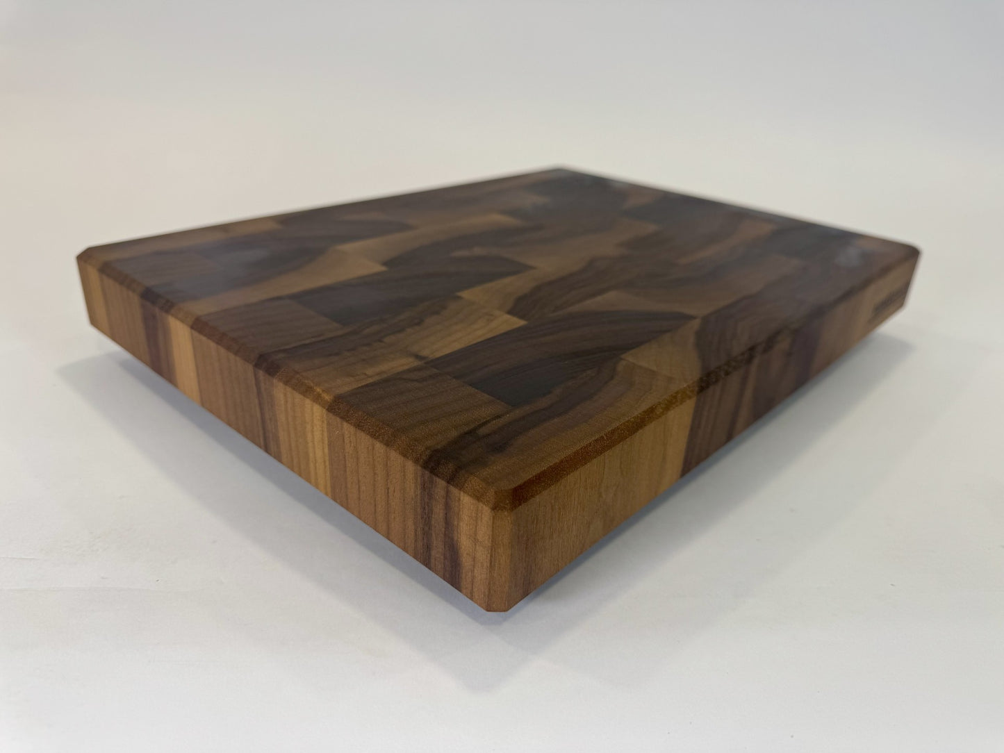 715 Walnut 16" x 12" x 1.75"