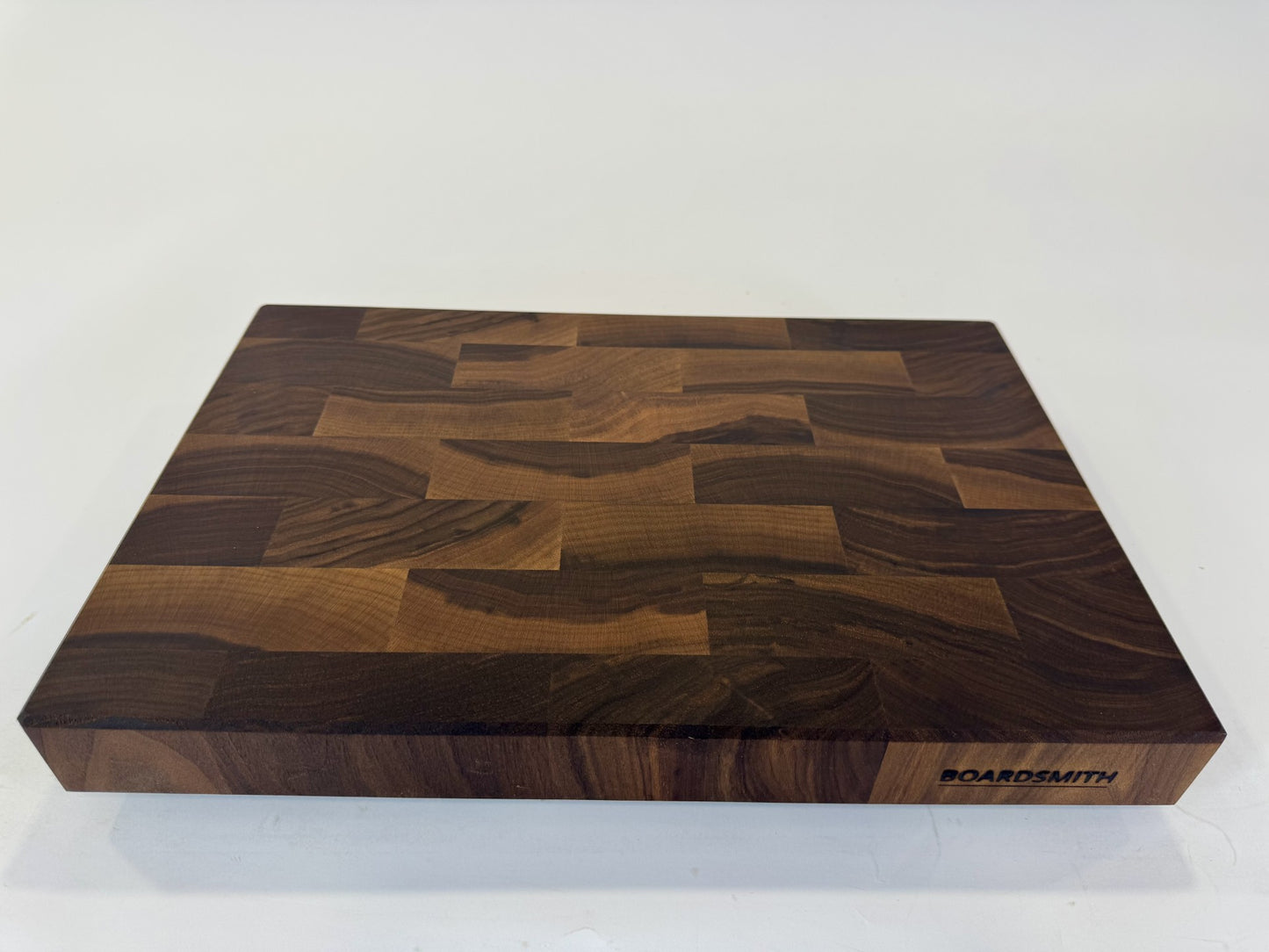 812 Walnut 18" x 12" x 2"