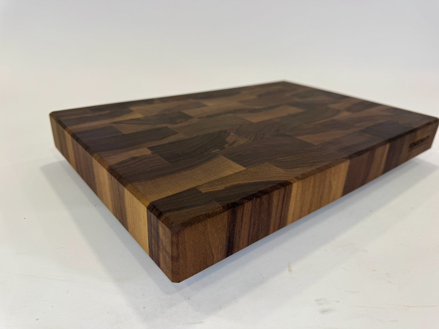 881 Walnut 18" x 12" x 2"