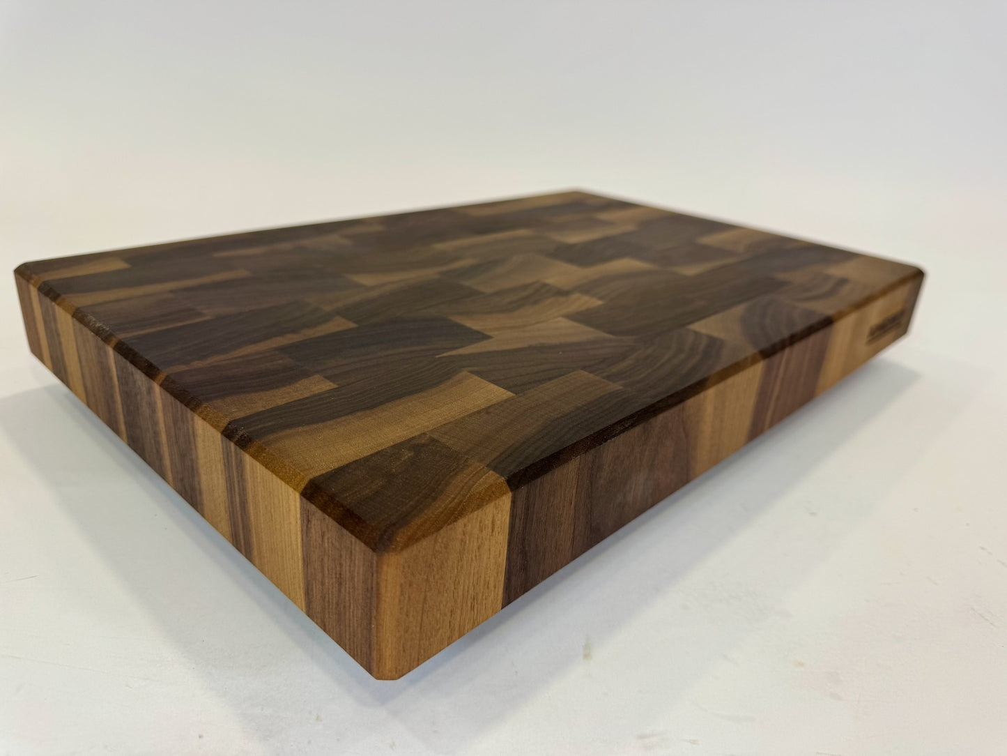 883 Walnut 18" x 12" x 2"