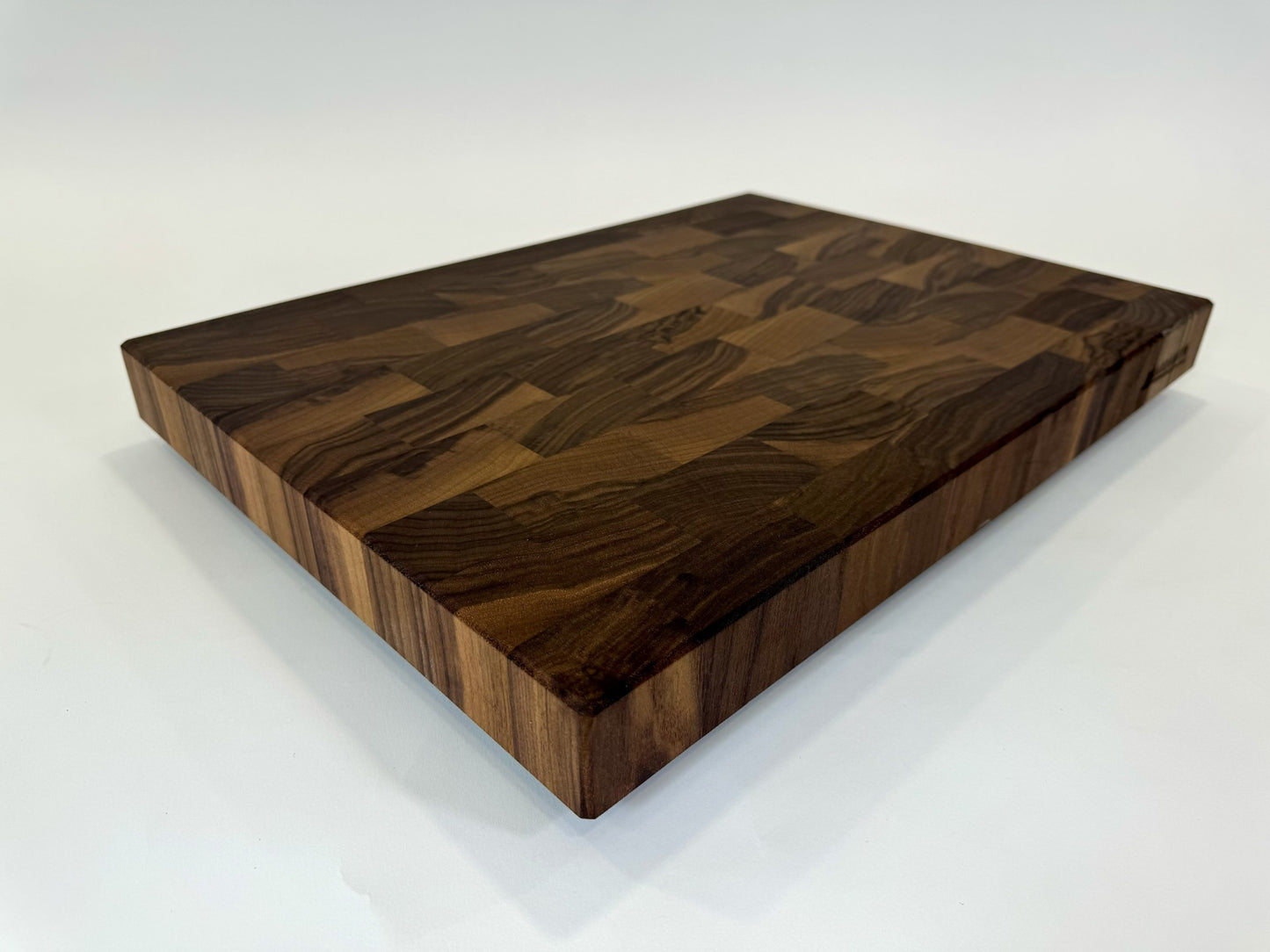 966 Medium Walnut 16 x 22